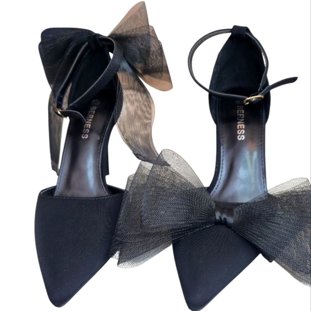 Black Women's Shoes with Bow Detail